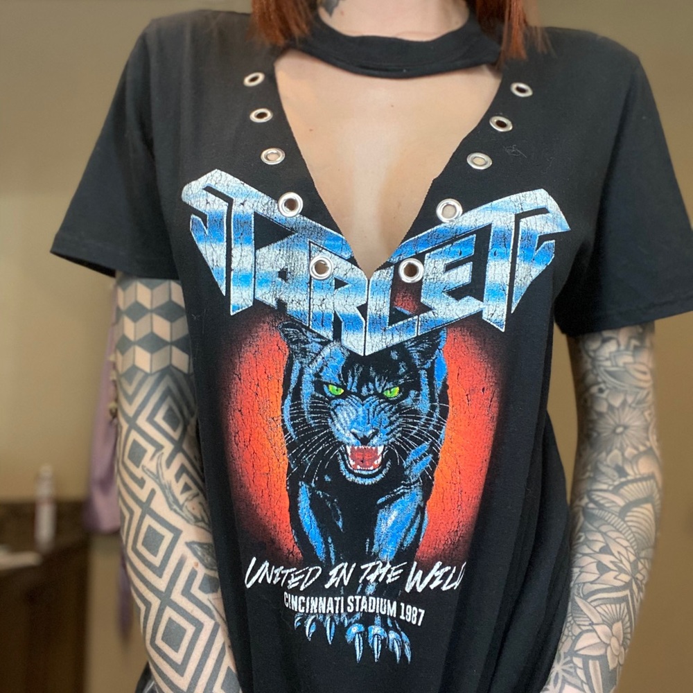 Starlet black t shirt cut out